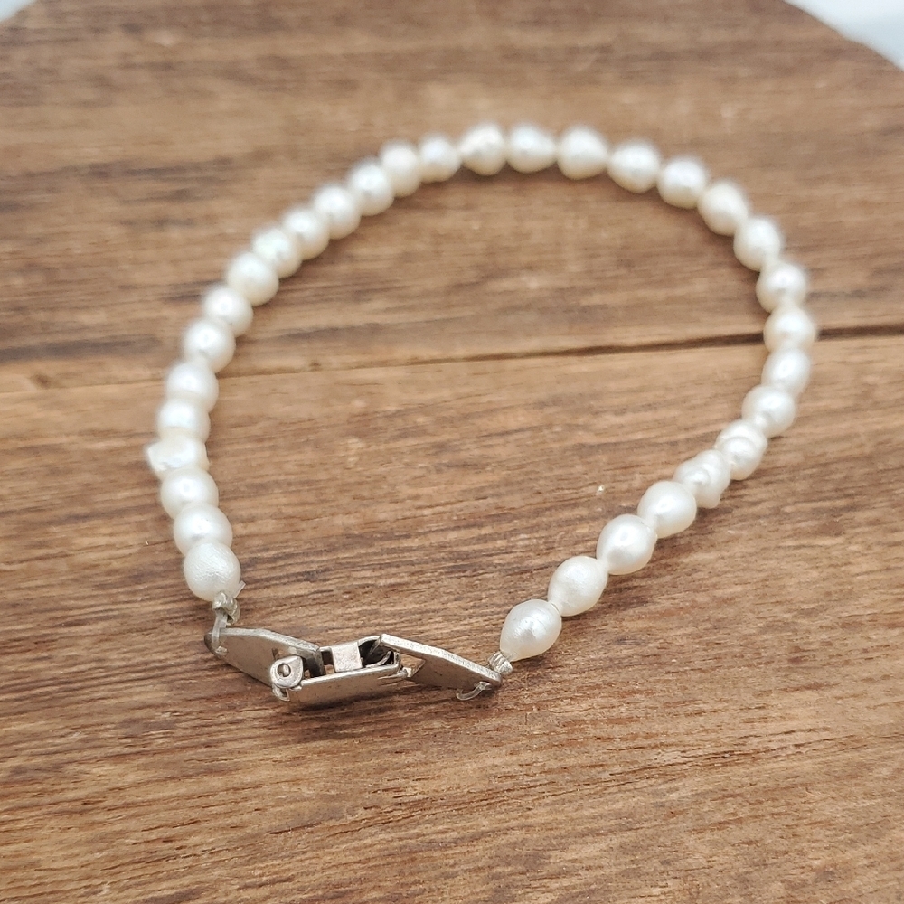 Elegant White Pearl Bracelet B3005‎